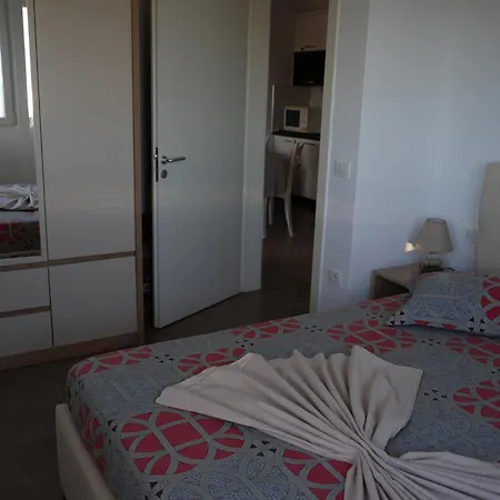 Lovely 2 Bedrooms 100m From The דירה