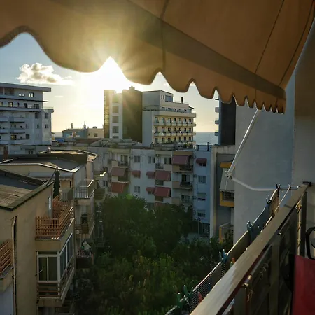 Lovely 2 Bedrooms 100m From The