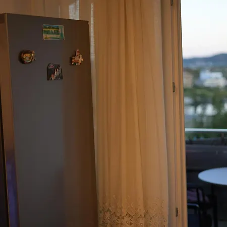 Lovely 2 Bedrooms Apartmán Golem (Tirana)