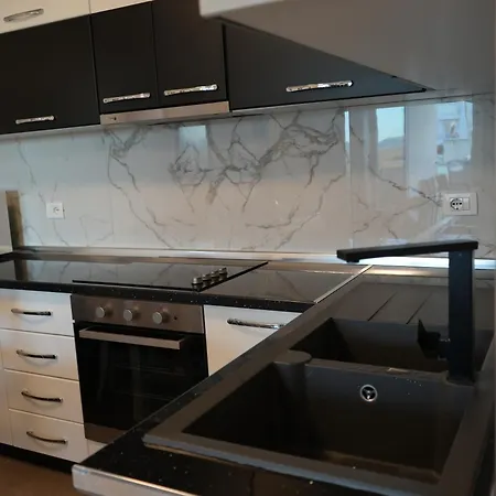 Lovely 2 Bedrooms Apartmán *